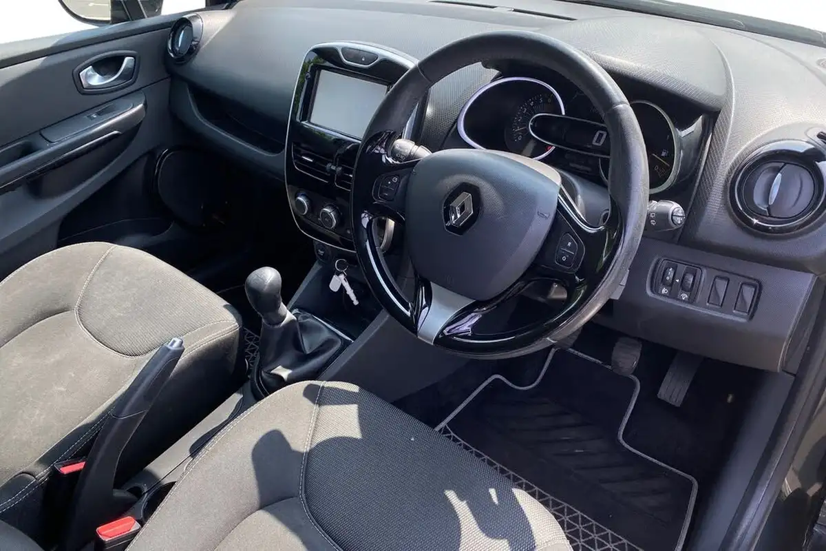 2015-renault-clio-12-dynamique-nav-big-9