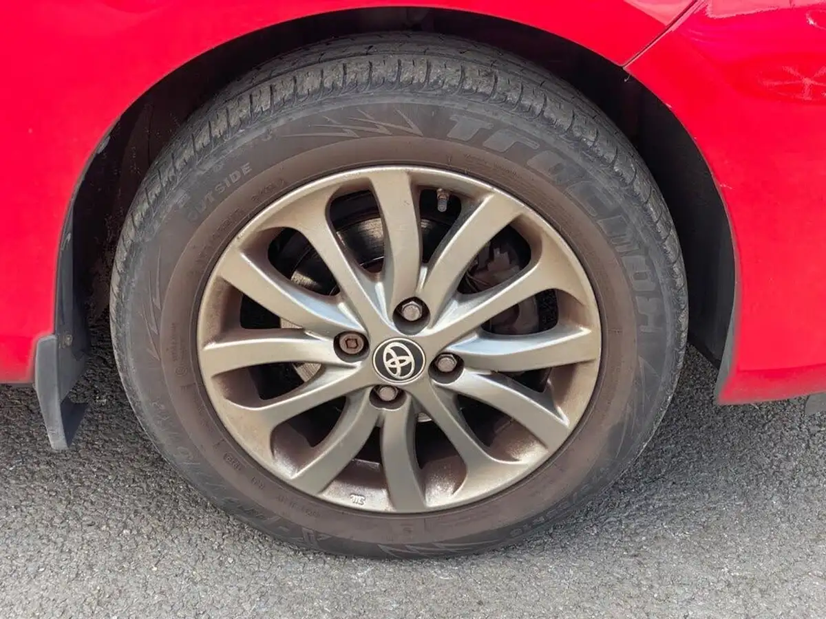 2017-toyota-yaris-133-icon-5d-big-26