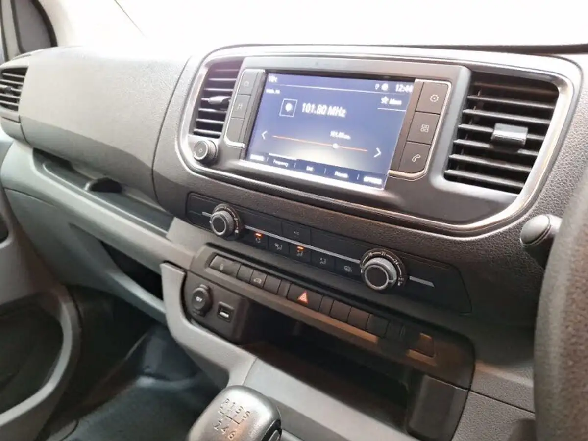 2022-vauxhall-vivaro-20td-3100-l2h1-dynamic-panel-big-15