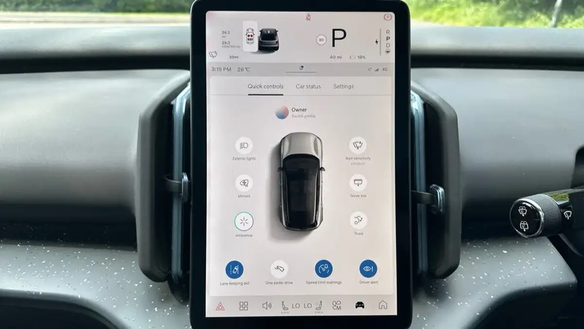 2025-volvo-ex30-e-single-motor-ultra-big-15