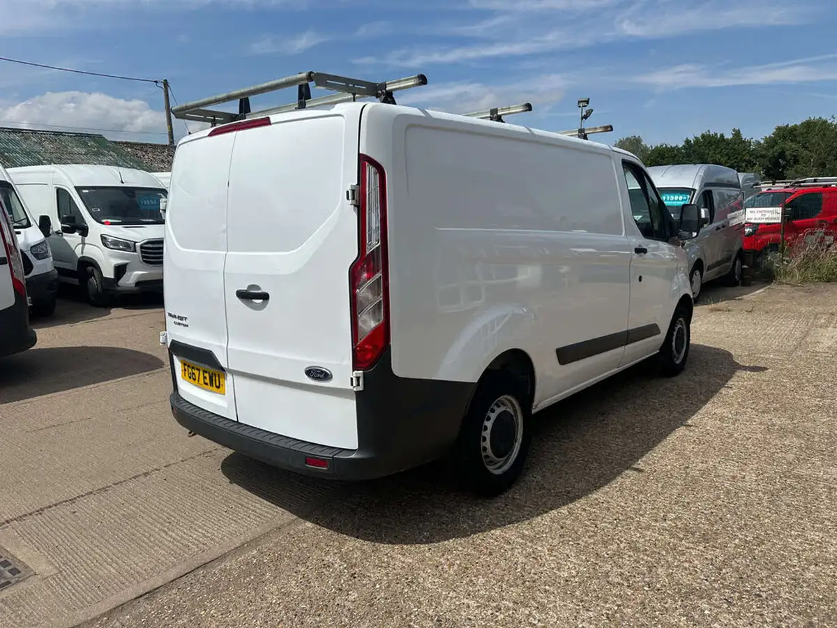 2017-ford-transit-custom-20tdci-290-l1h1-105pseu6-panel-van-big-8