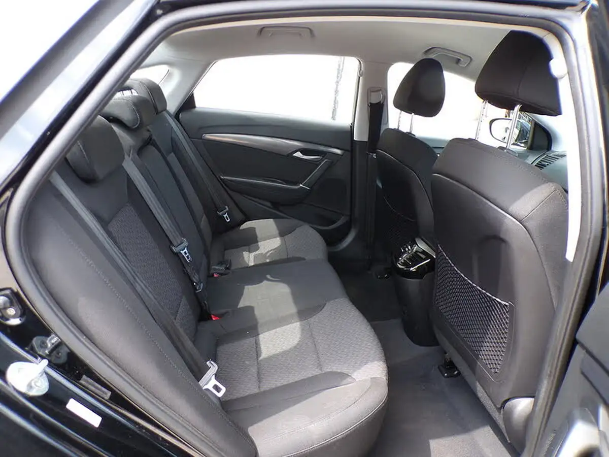 2013-hyundai-i40-17td-active-136ps-saloon-4d-big-17