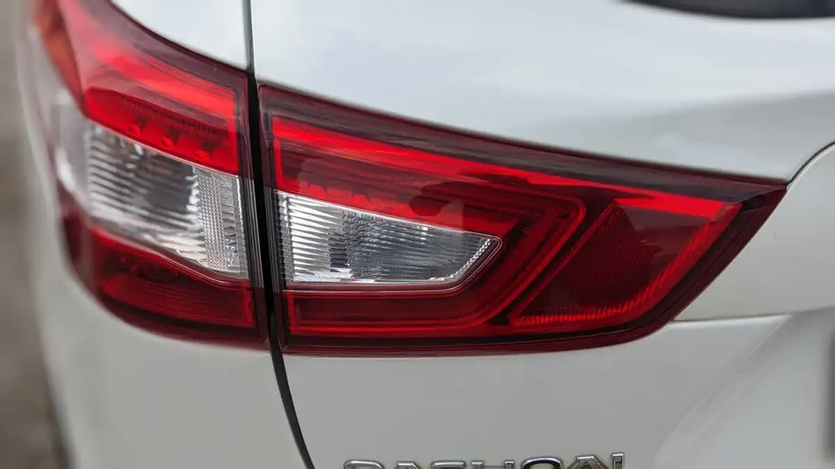 2014-nissan-qashqai-12-acenta-premium-big-29