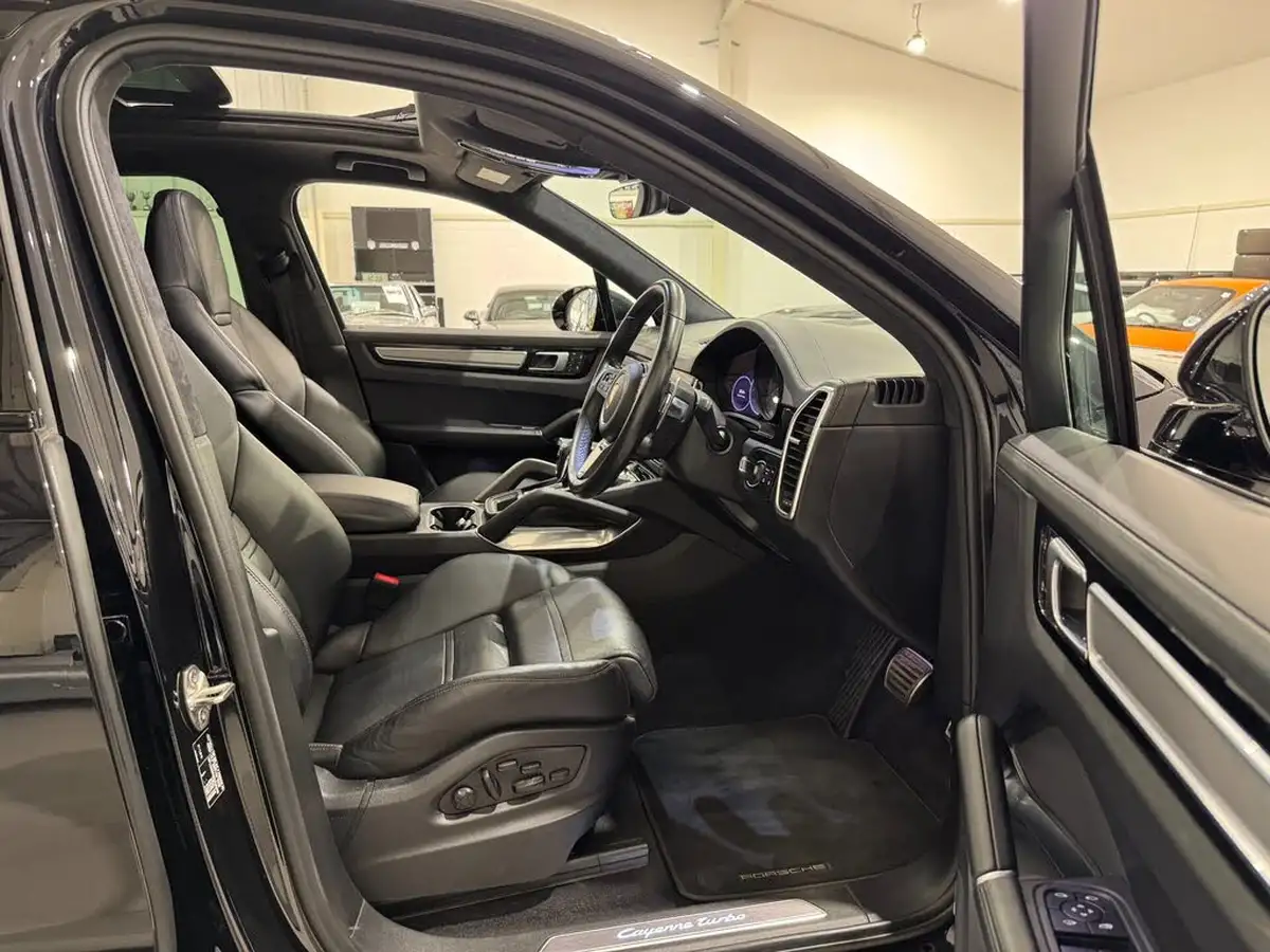 2022-porsche-cayenne-40-v8-turbo-station-wagon-big-16