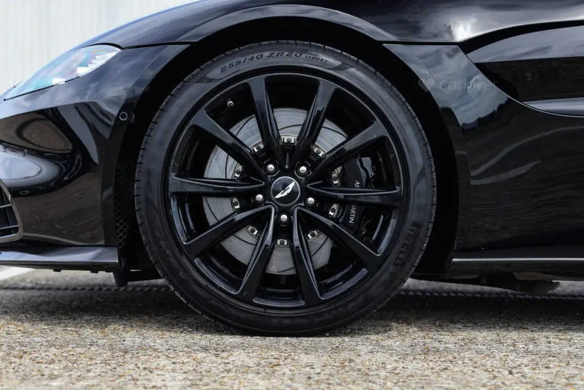 2021-aston-martin-vantage-40-v8-vantage-coupe-big-39