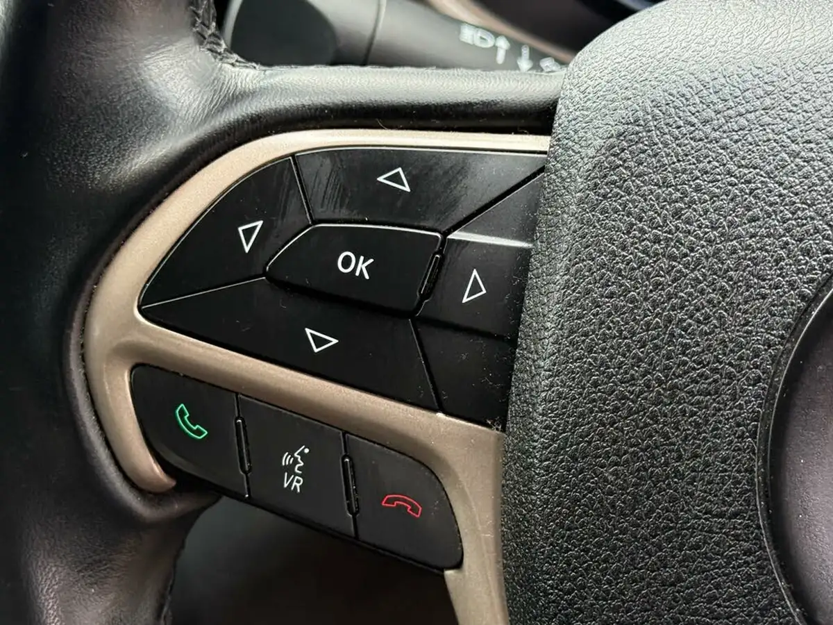 2015-jeep-cherokee-20multijet-ii-limited-4wd-big-39