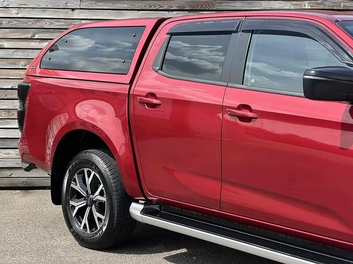 2023-isuzu-d-max-19td-dl40-big-3