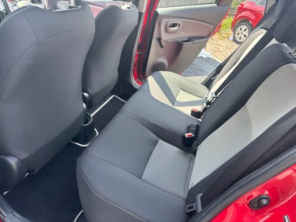 2017-toyota-yaris-15-vvt-i-icon-navi-big-39