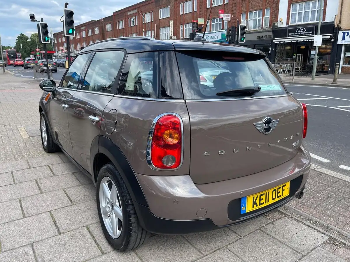 2011-mini-countryman-16-cooper-pepper-big-6