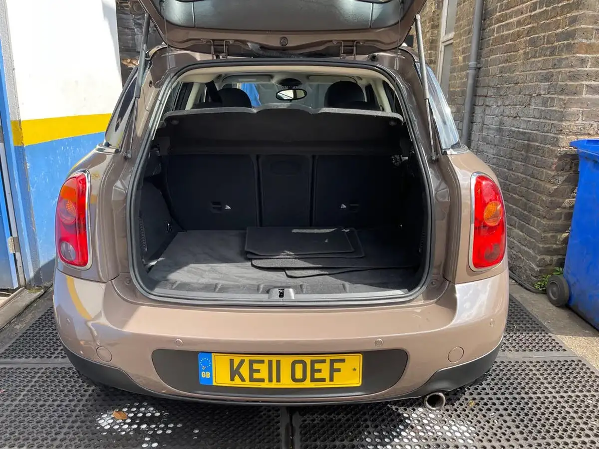 2011-mini-countryman-16-cooper-pepper-big-10