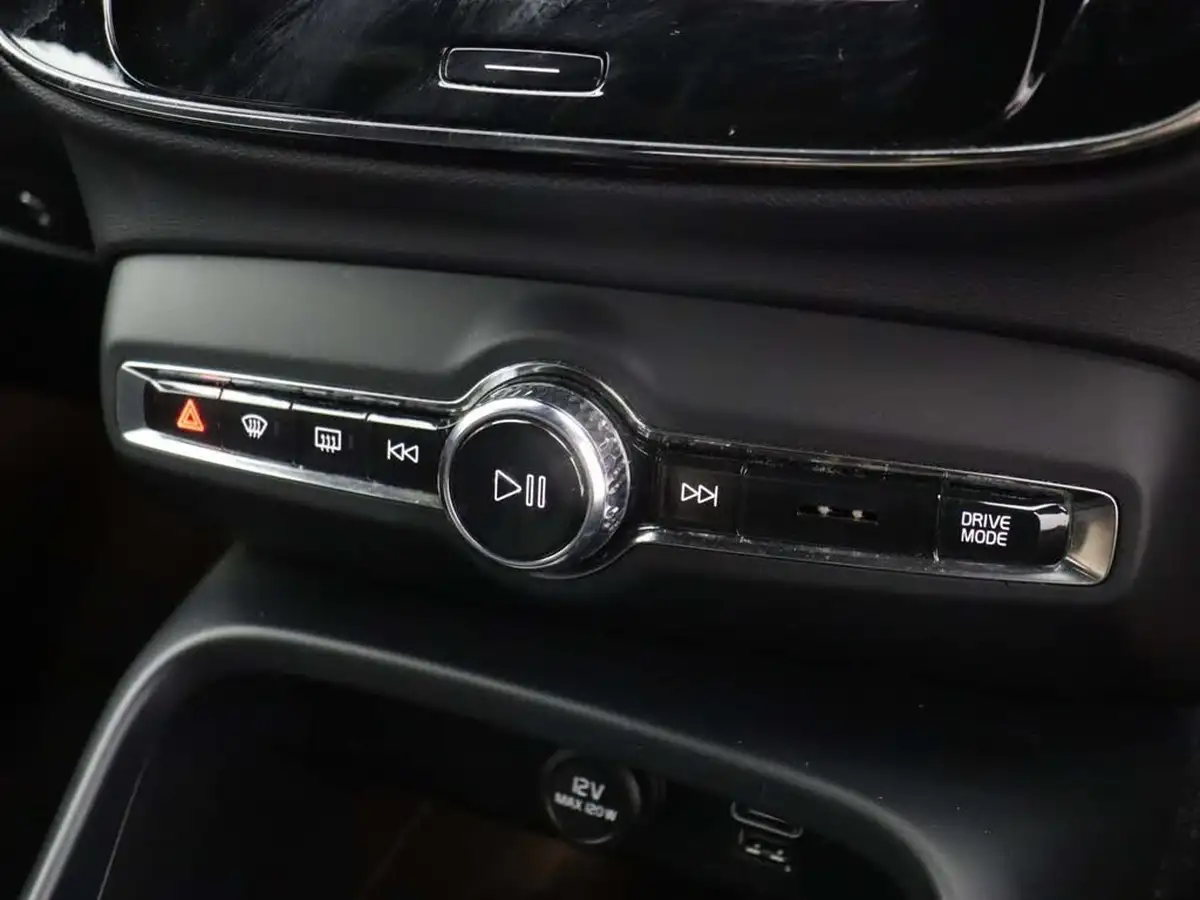 2019-volvo-xc40-20-t4-r-design-pro-awd-big-28
