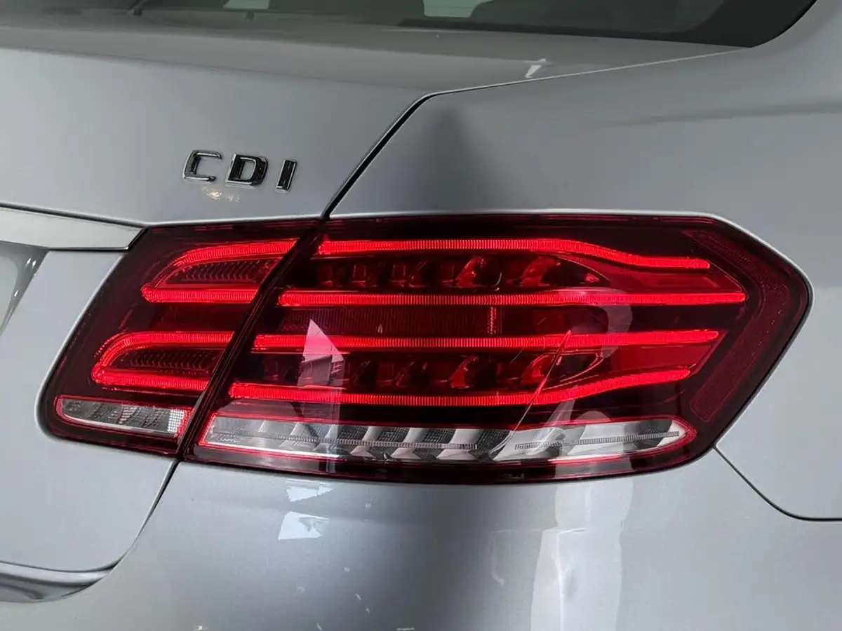 2013-mercedes-benz-e-class-21td-e220-cdi-se-21cdi-170bhp-saloon-4d-7g-tronic-plus-big-9