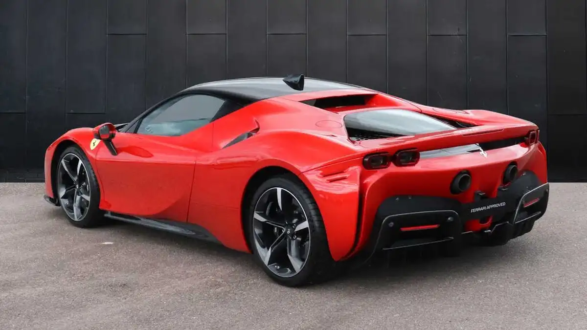 2021-ferrari-sf90-stradale-big-4