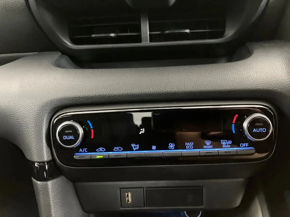 2023-mazda-mazda2-15-select-big-13