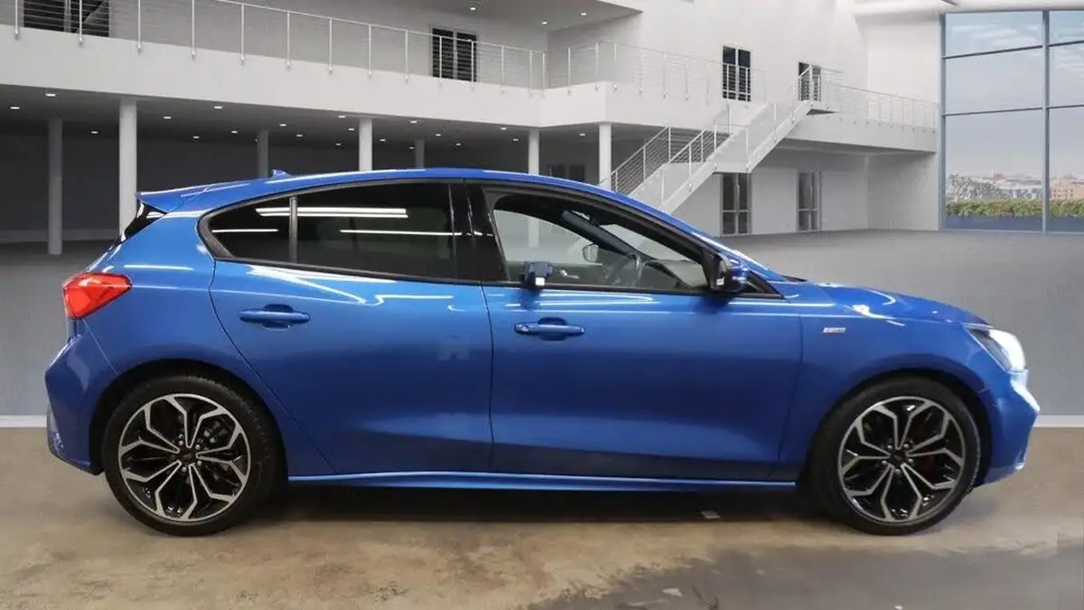 2019-ford-focus-20-st-line-x-hatchback-auto-big-4