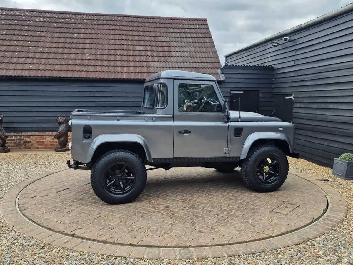2009-land-rover-90-defender-24td-county-pick-up-big-19