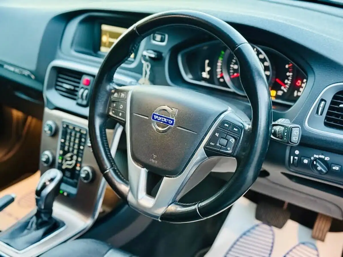 2014-volvo-v40-16td-d2-cross-country-lux-powershift-big-12
