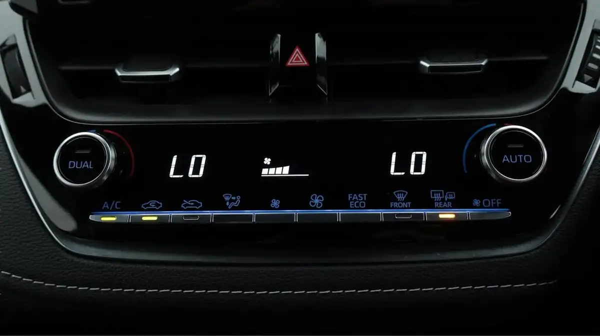 2021-toyota-corolla-18-vvt-i-icon-spare-wheel-hatchback-5d-big-12