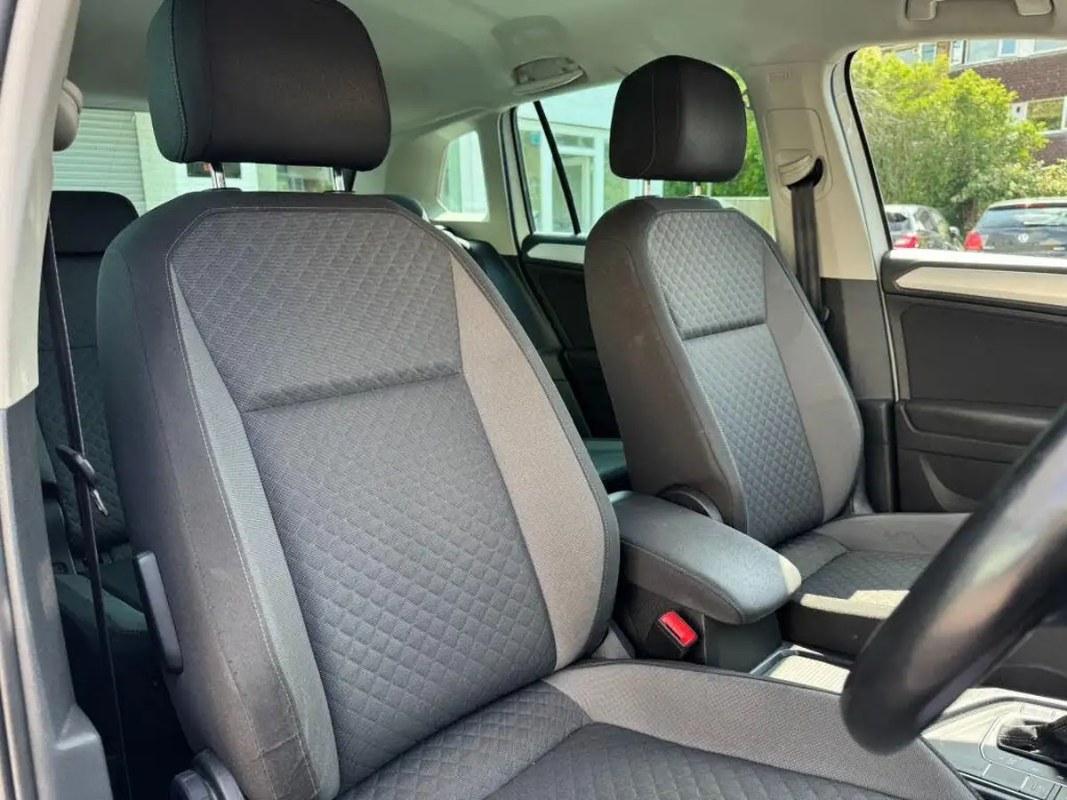 2018-volkswagen-tiguan-20tdi-se-navigation-150ps-ss-dsg-big-17