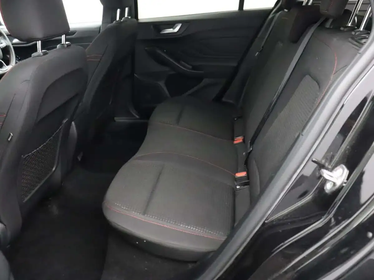 2022-ford-focus-10t-st-line-125ps-estate-big-14
