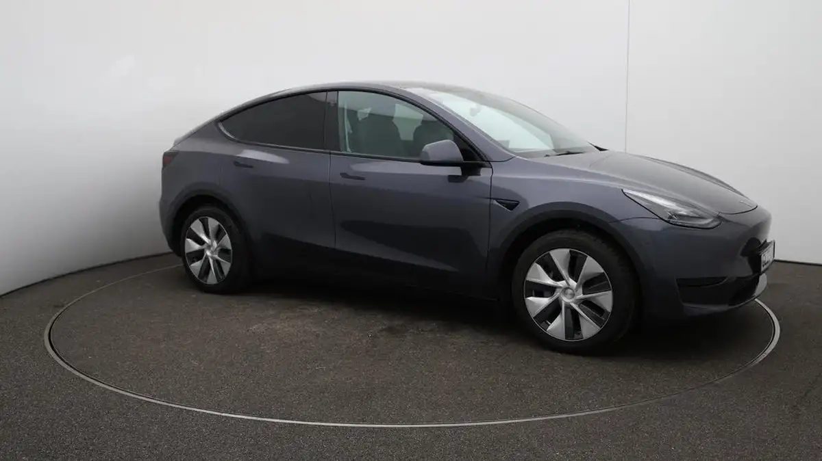 2023-tesla-model-y-e-rwd-big-19