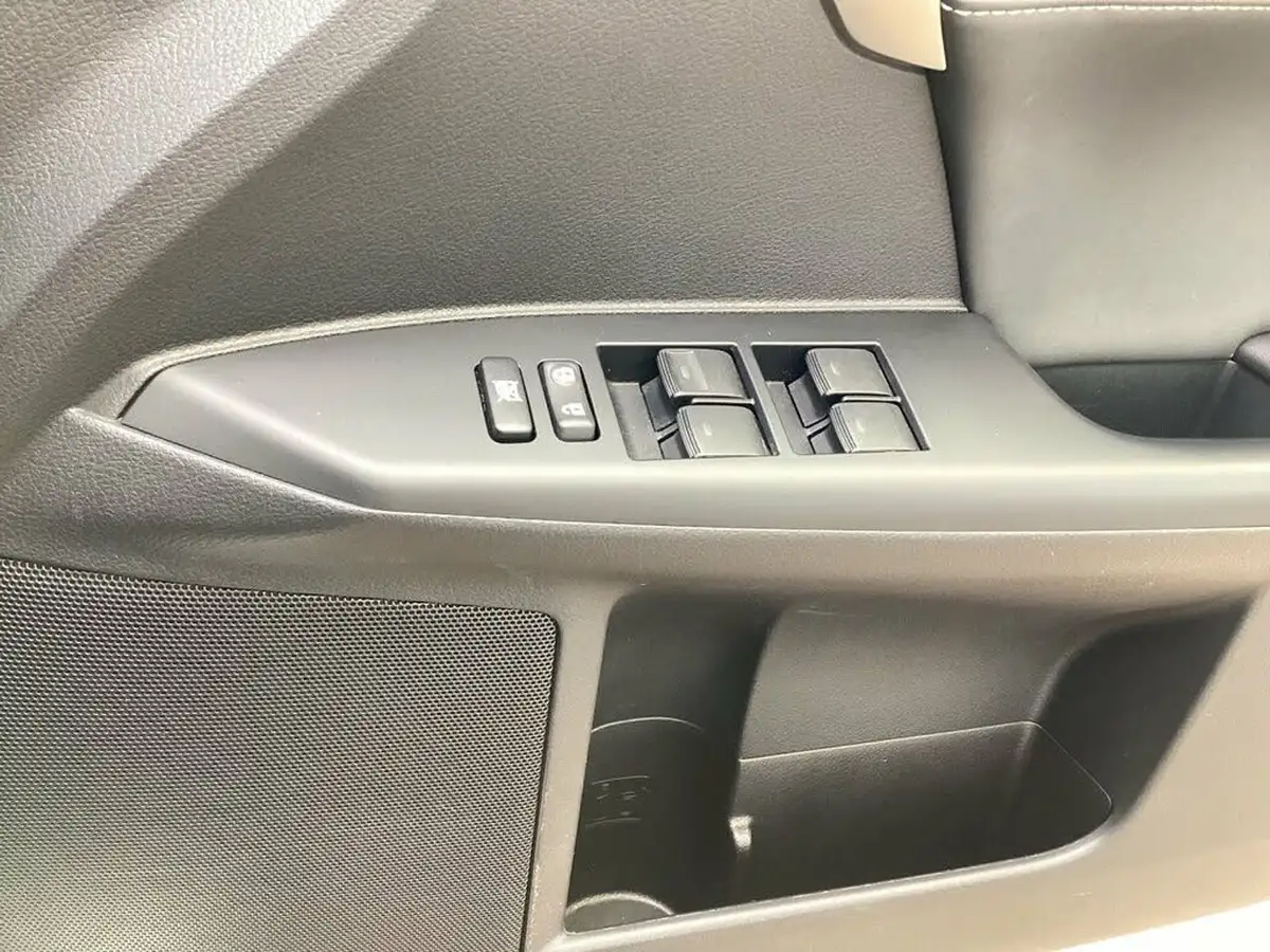 2015-lexus-ct-200h-18-advance-plus-big-32