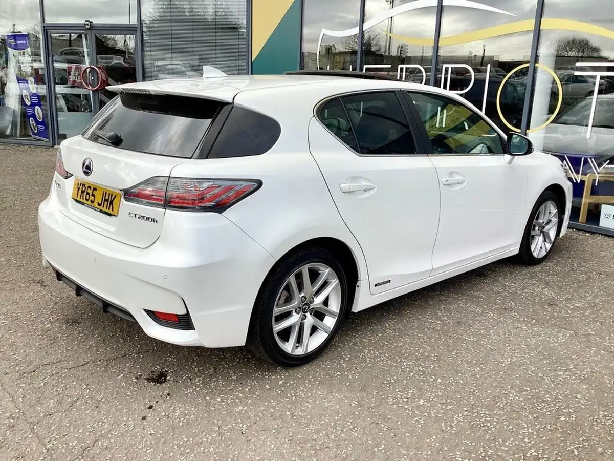 2015-lexus-ct-200h-18-advance-plus-big-8