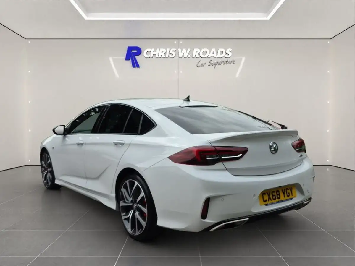 2018-vauxhall-insignia-grand-sport-20-biturbo-gsi-nav-big-1