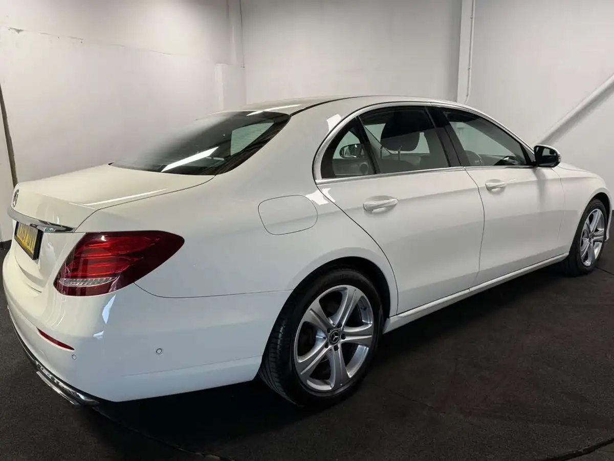 2017-mercedes-benz-e-class-20d-e220d-se-ss-saloon-4d-big-5