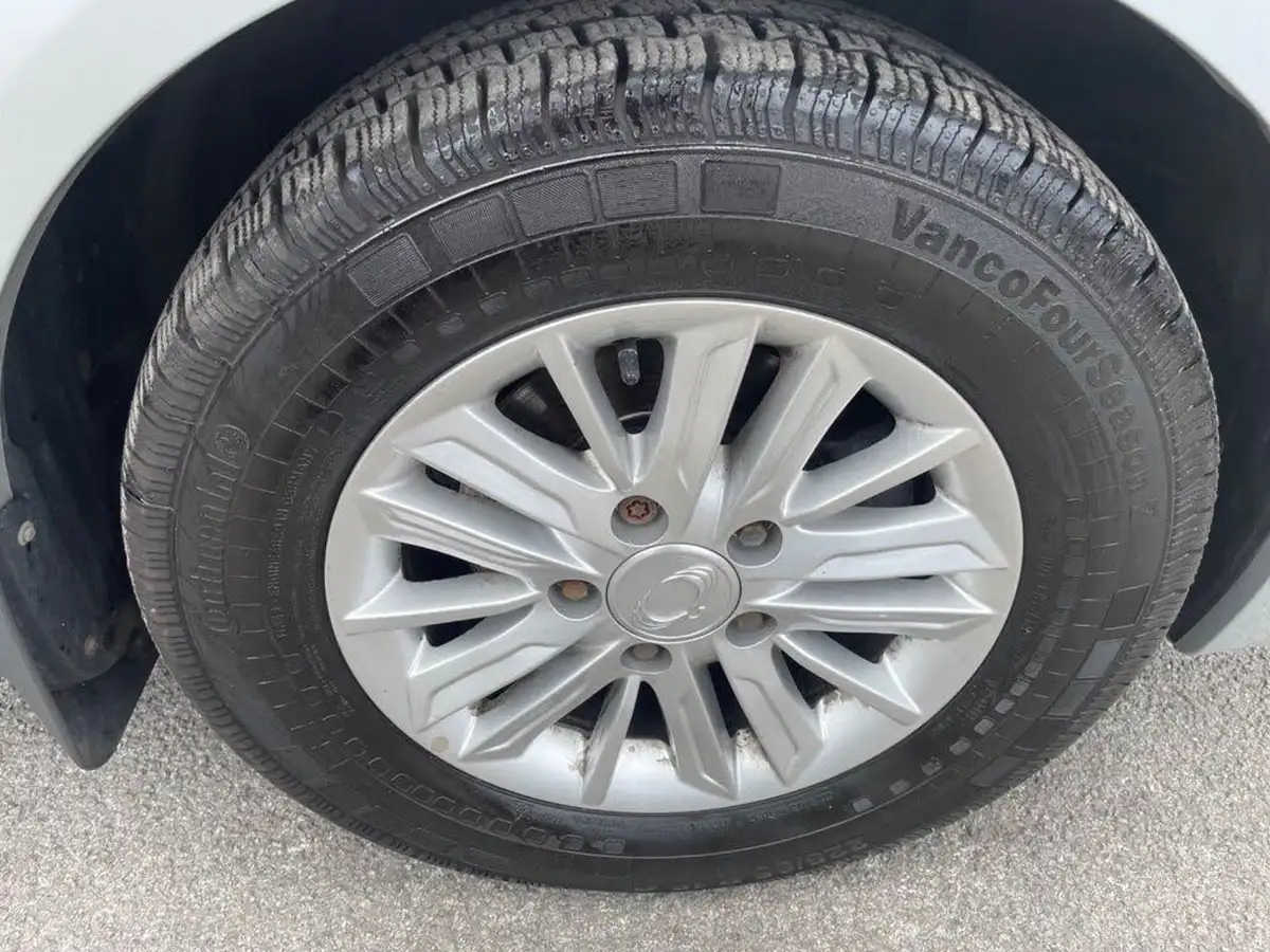 2019-kgm-ssangyong-turismo-22td-ex-big-12