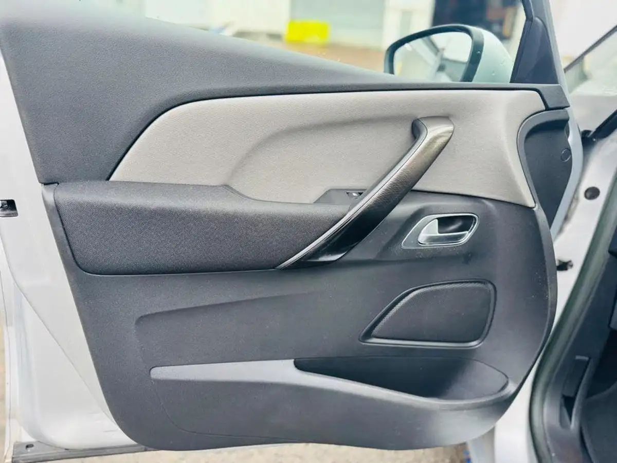 2014-citroen-grand-c4-picasso-16e-hdi-exclusive-big-39