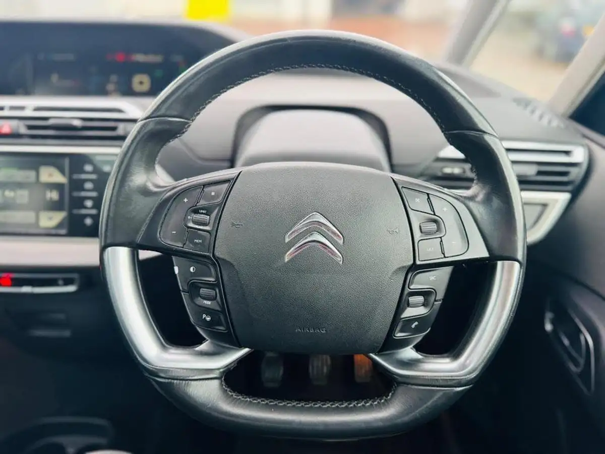 2014-citroen-grand-c4-picasso-16e-hdi-exclusive-big-15