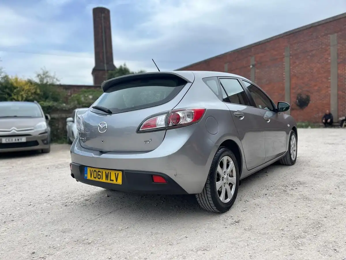 2011-mazda-mazda3-16td-ts2-nav-big-5