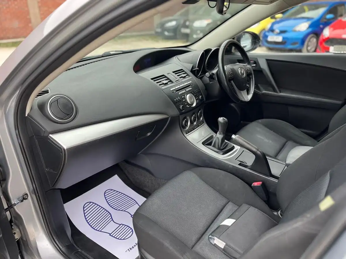 2011-mazda-mazda3-16td-ts2-nav-big-29