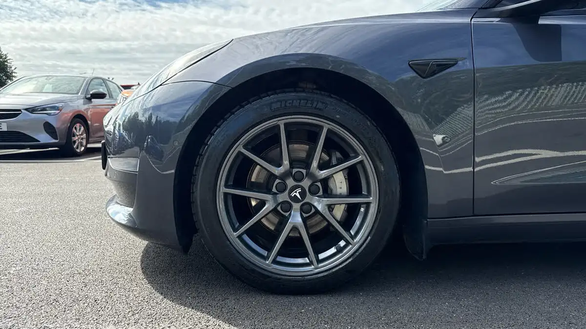 2021-tesla-model-3-e-long-range-4x4-big-16