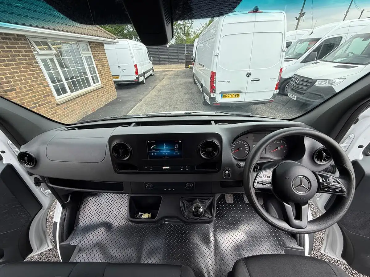 2020-mercedes-benz-sprinter-20cdi-315-l1h1-progressive-big-25