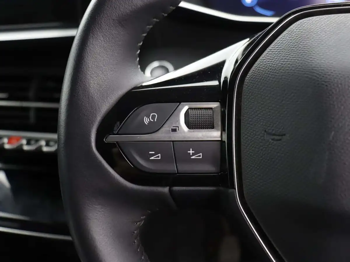 2022-peugeot-2008-suv-12-puretech-allure-premium-100bhp-big-32