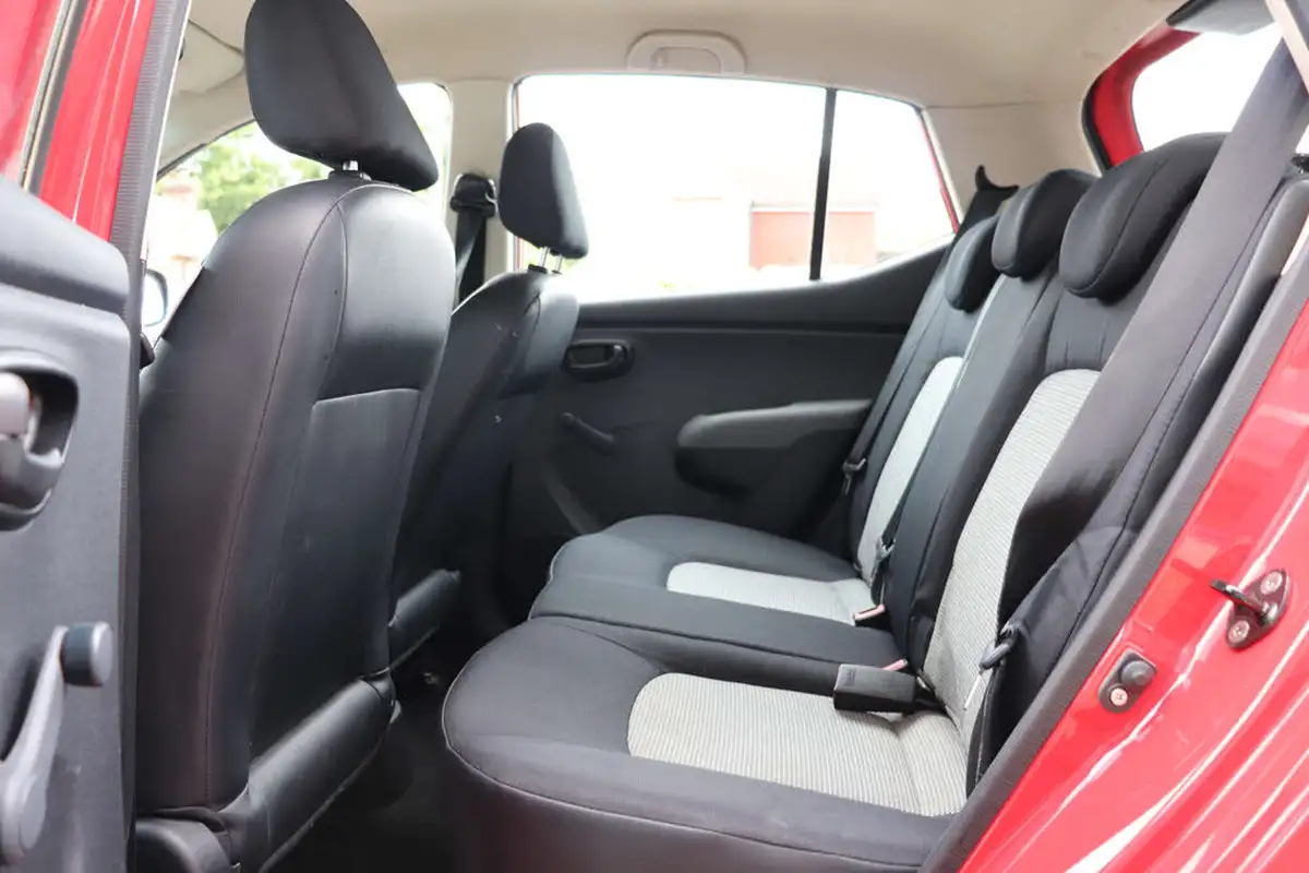 2009-hyundai-i10-12-classic-big-21