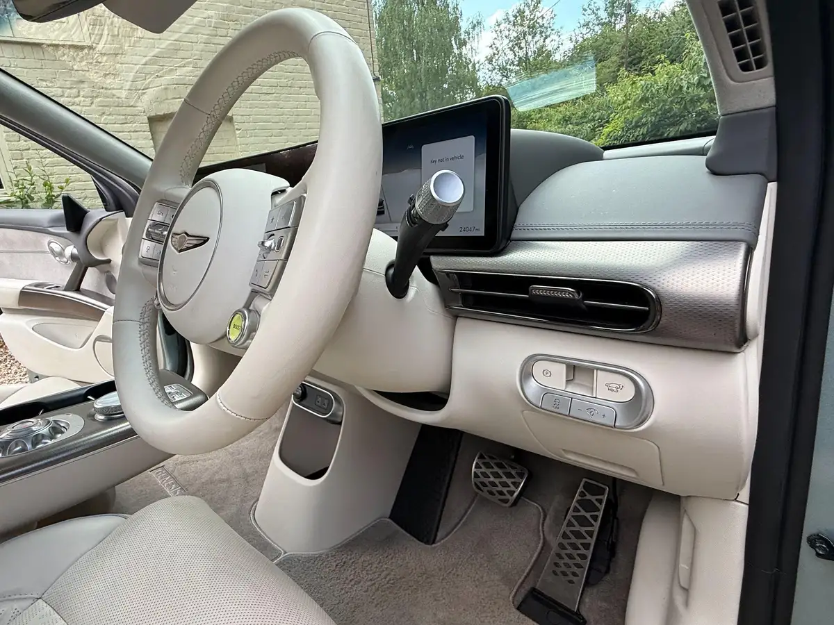 2022-genesis-gv60-e-sport-plus-big-28