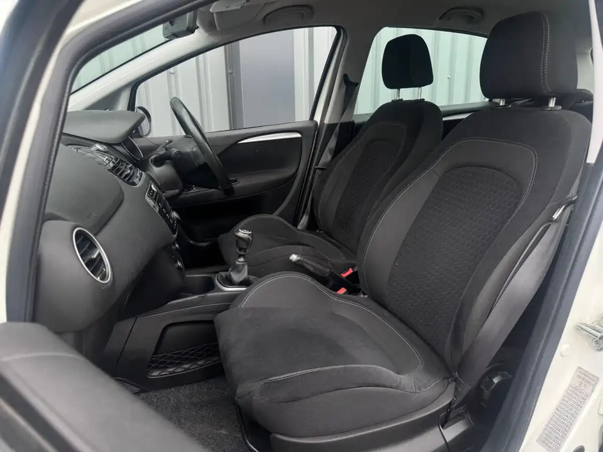 2016-fiat-punto-14-easy-5d-big-3