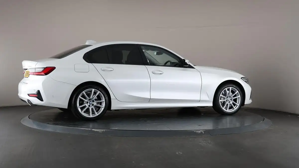 2021-bmw-3-series-20-330e-sport-pro-saloon-4d-big-64