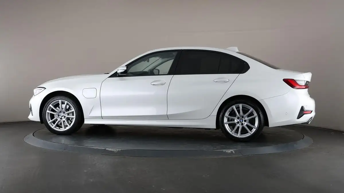 2021-bmw-3-series-20-330e-sport-pro-saloon-4d-big-36