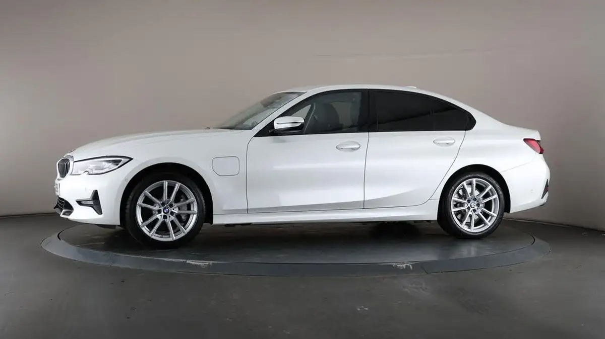2021-bmw-3-series-20-330e-sport-pro-saloon-4d-big-40