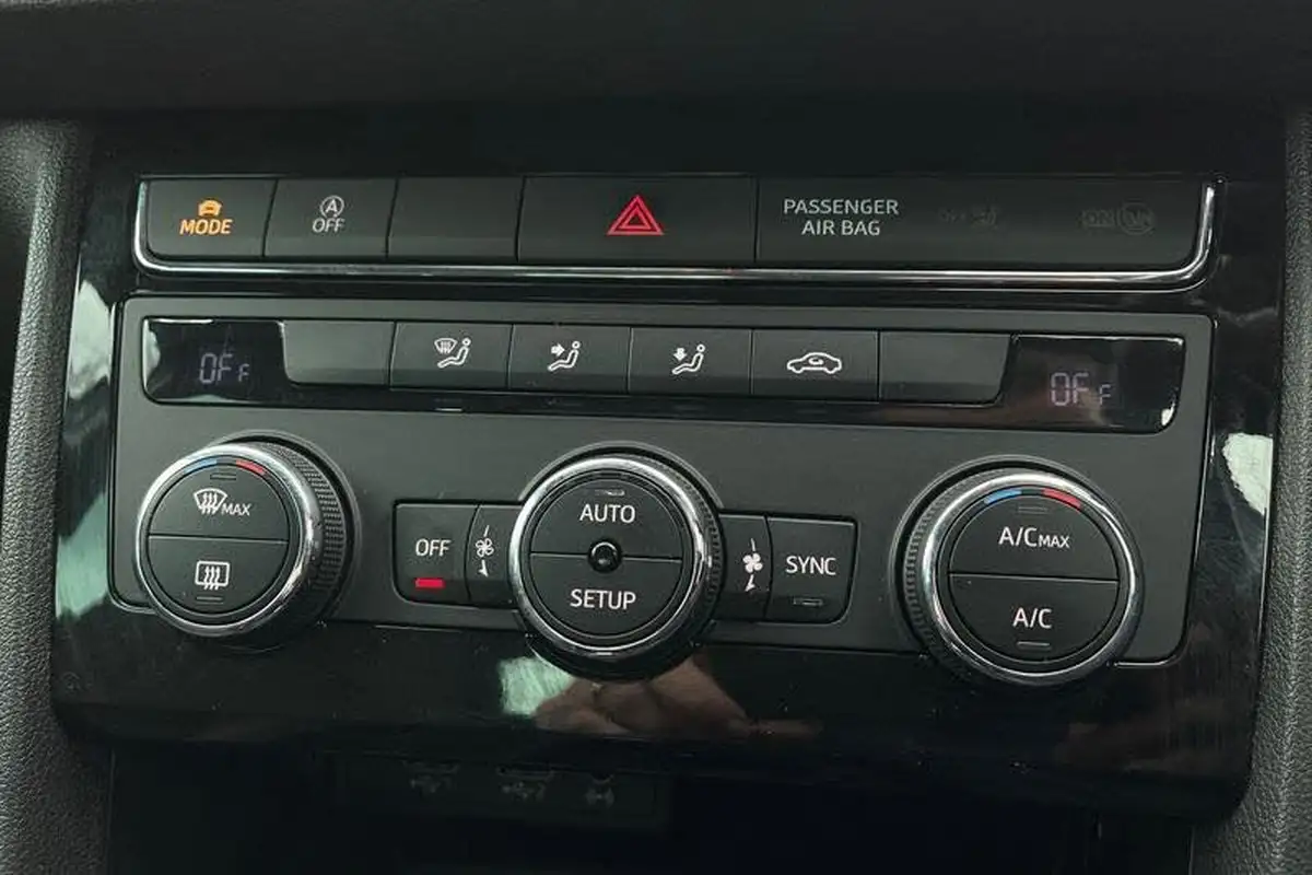 2018-seat-leon-14-tsi-fr-technology-hatchback-5d-big-29