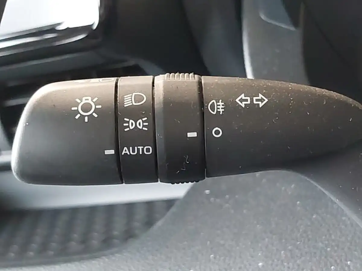 2024-mazda-mazda2-15-centre-line-big-15