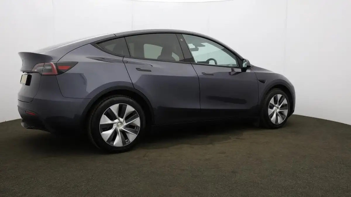2022-tesla-model-y-e-rwd-big-57