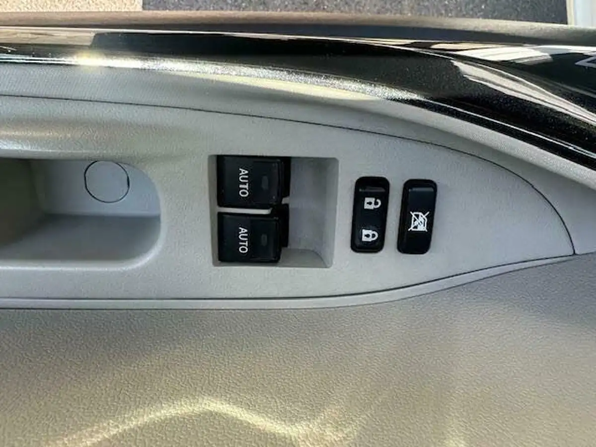 2012-toyota-iq-10-2-vvt-i-multidrive-big-13
