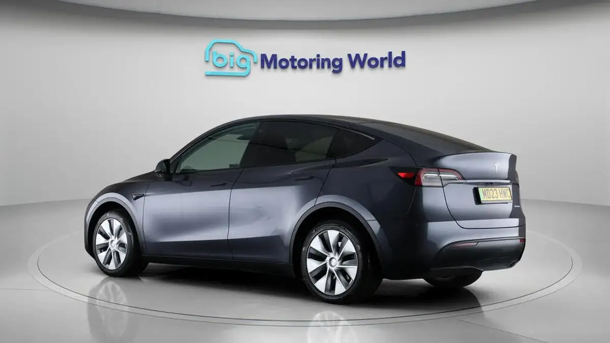 2023-tesla-model-y-e-long-range-big-5