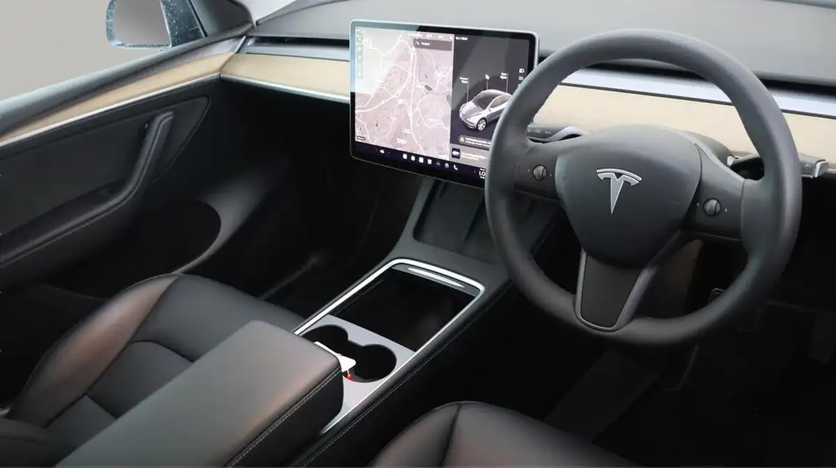 2023-tesla-model-y-e-long-range-big-9