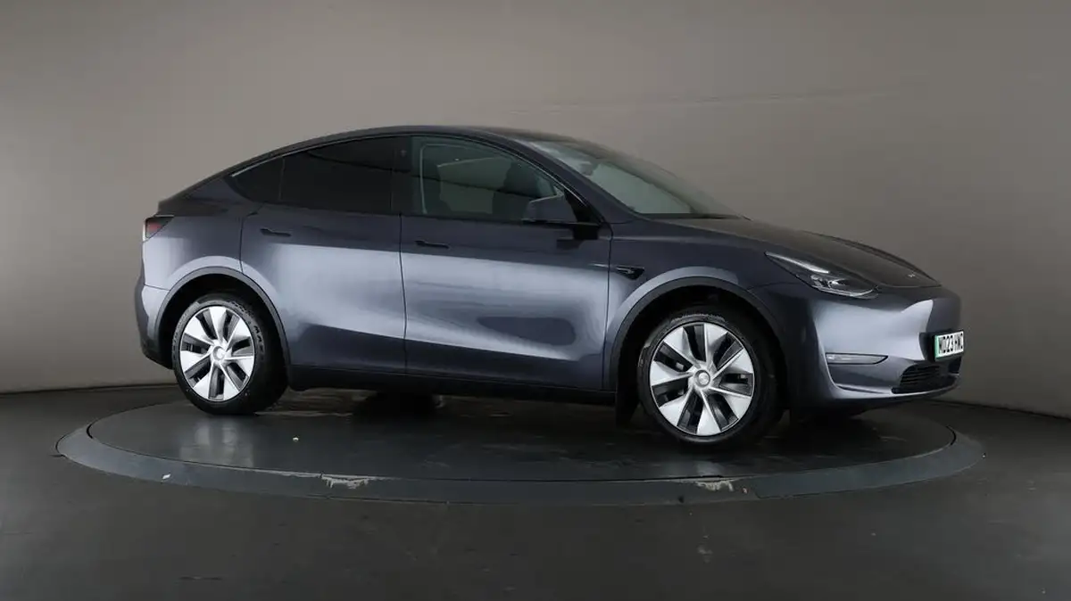2023-tesla-model-y-e-long-range-big-57